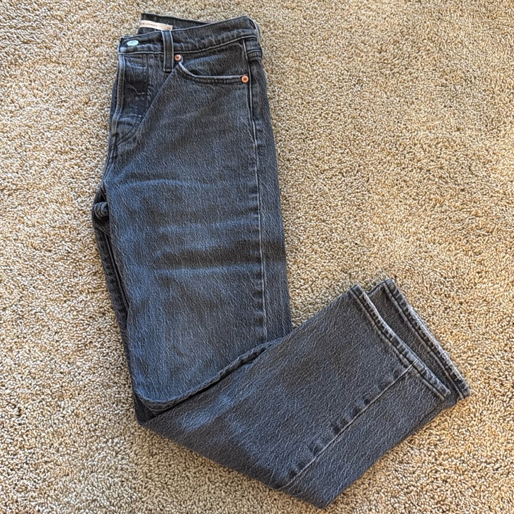Levi’s black wedgie straight jean